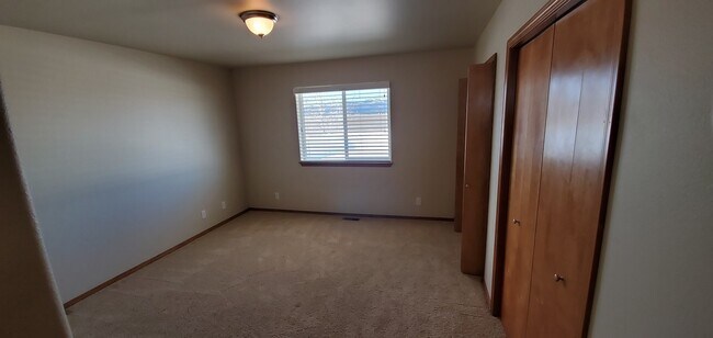 Building Photo - Beautiful 3 Bedroom Home in Fieldstone Nei...