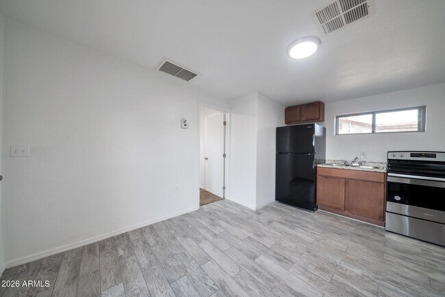 Building Photo - 1108 S 33rd Ave