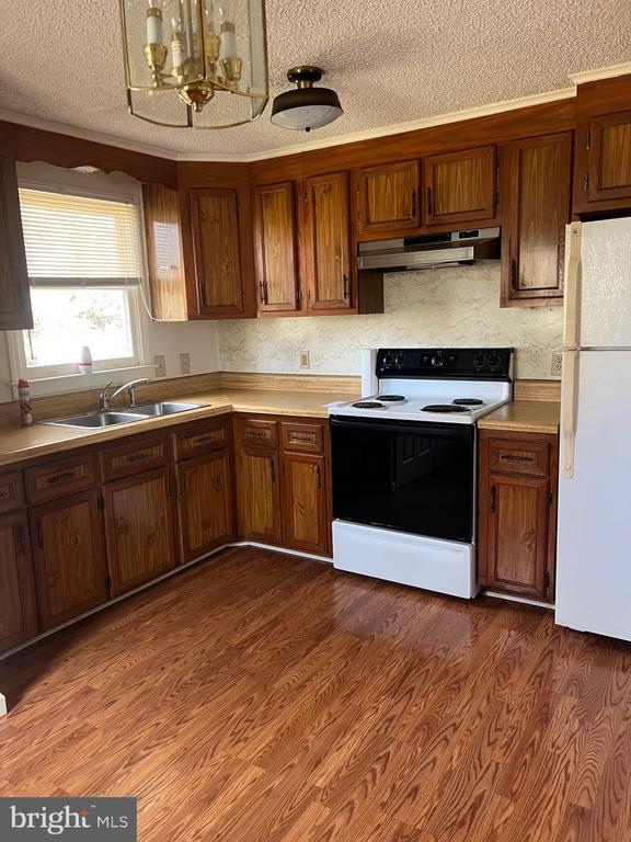 Building Photo - 183 N Almond St