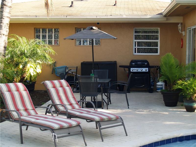 Building Photo - 765 E Dayton Cir