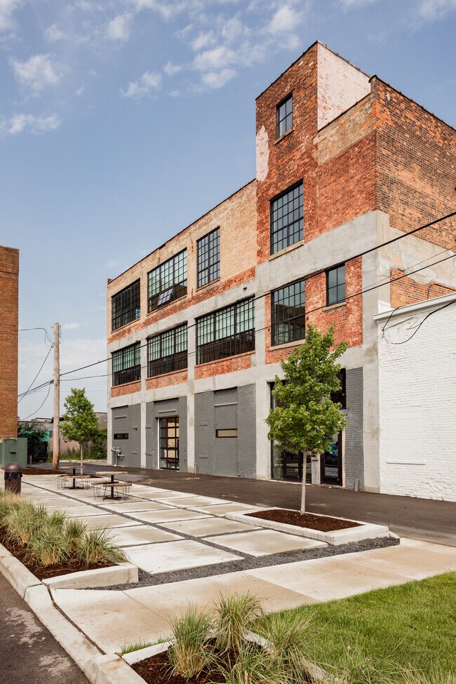 Building Photo - 2857 E Grand Blvd