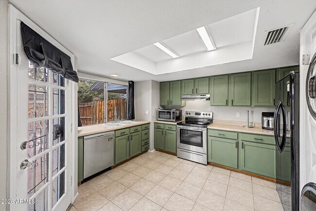 Building Photo - 10100 N 89th Ave