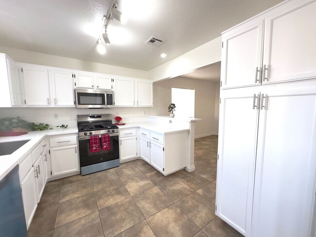 Building Photo - Beautiful Newly Renovated SW Las Vegas Hom...