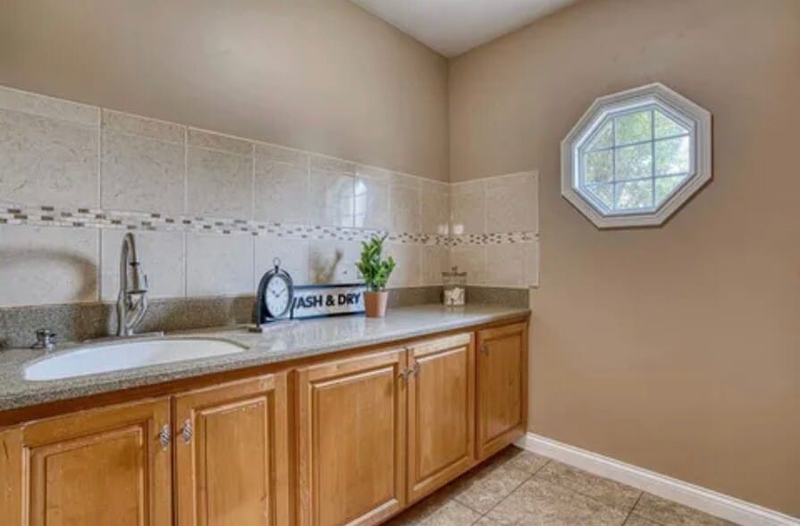 Building Photo - 10630 Bernadette Dr