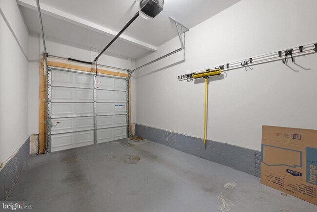 Building Photo - 5707 Lowell St