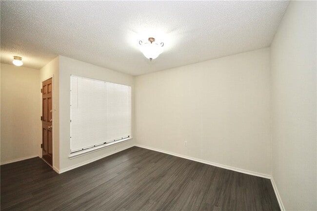 Building Photo - 8009 Cahill Dr