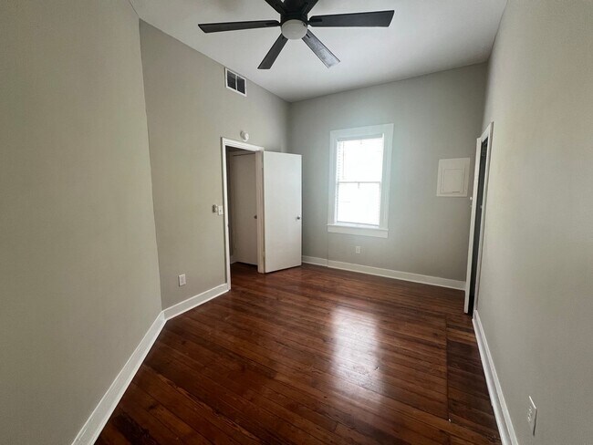 Building Photo - 1 Bedroom 1 Bath Apartment in Wraggsboro - Downtown Charleston