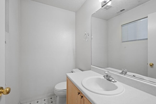 Building Photo - 8928 Jasper Dr NE