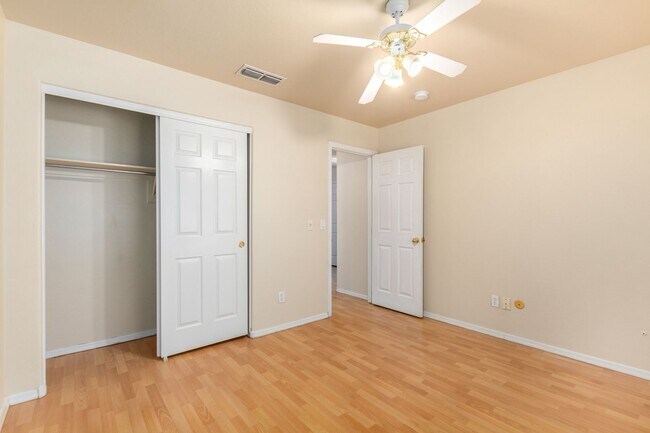 Building Photo - Spacious 3 Bed, 2 Bath Home in Boulder Creek