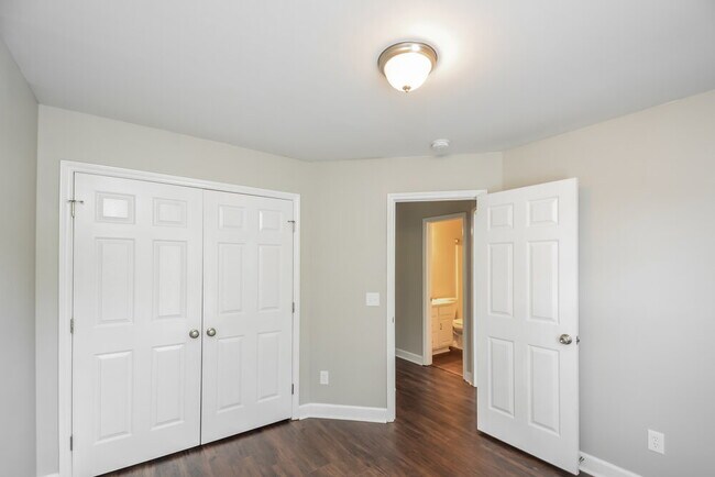 Building Photo - 508 Lakeview Ave