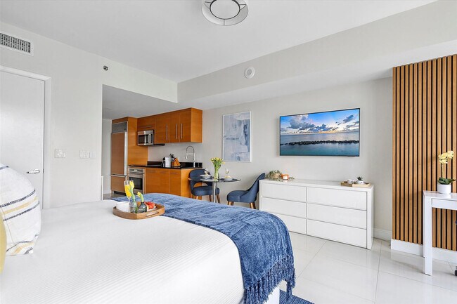 Building Photo - 485 Brickell Ave