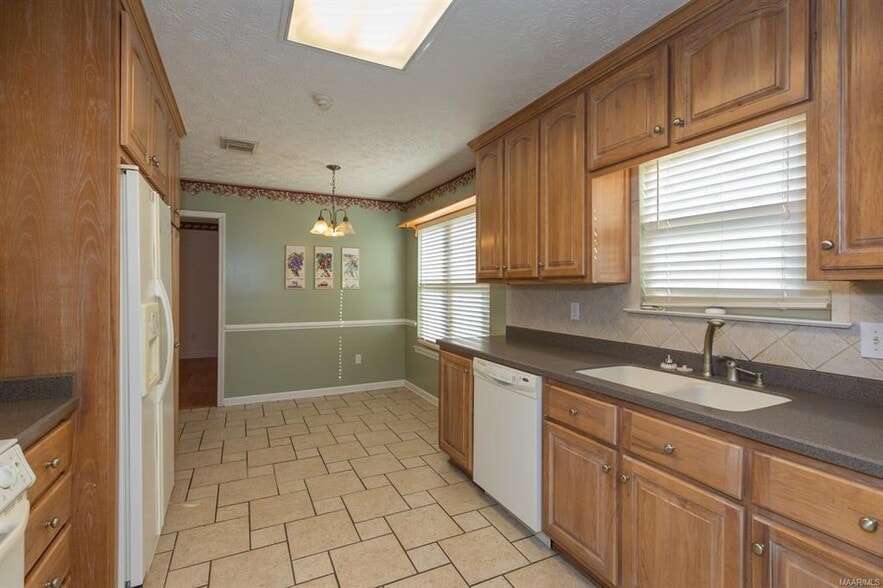 Building Photo - 6308 Tioga Rd