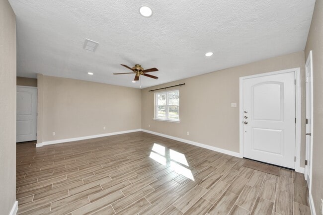 Building Photo - 1103 Pine St