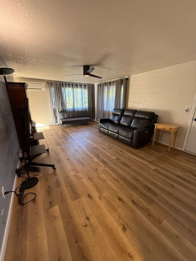 Building Photo - Beautifully renovated 2 bed/1 bath