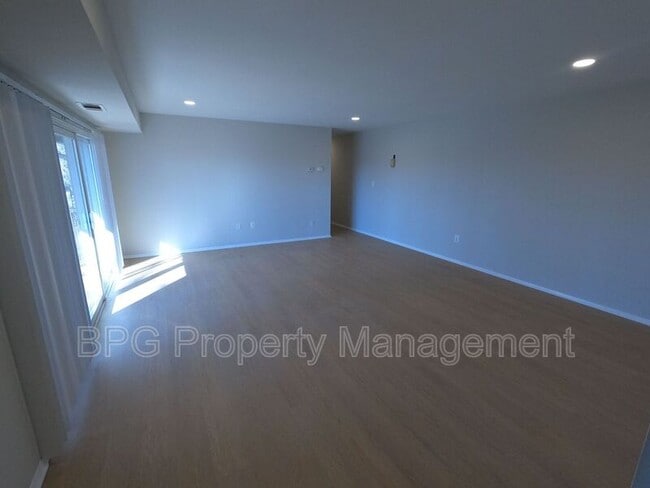 Building Photo - 8810 Wesley Ave