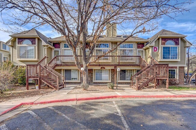 Building Photo - $1,895 - 2 Bed, 2 Bath Lofted Townhome in ...