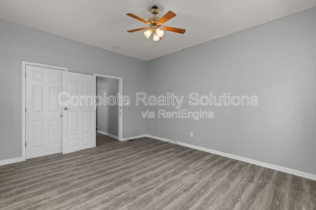 Building Photo - 5866 Etzel Ave