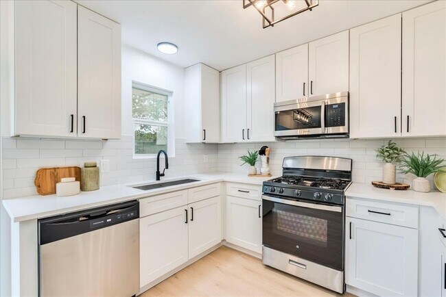 Building Photo - 9606 Dallum Dr