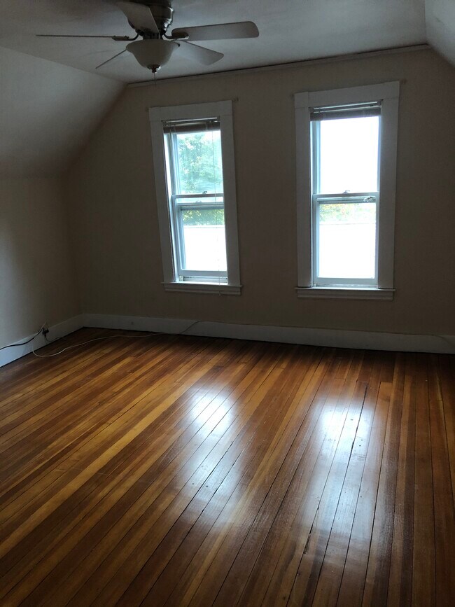 Building Photo - 72 Leicester St