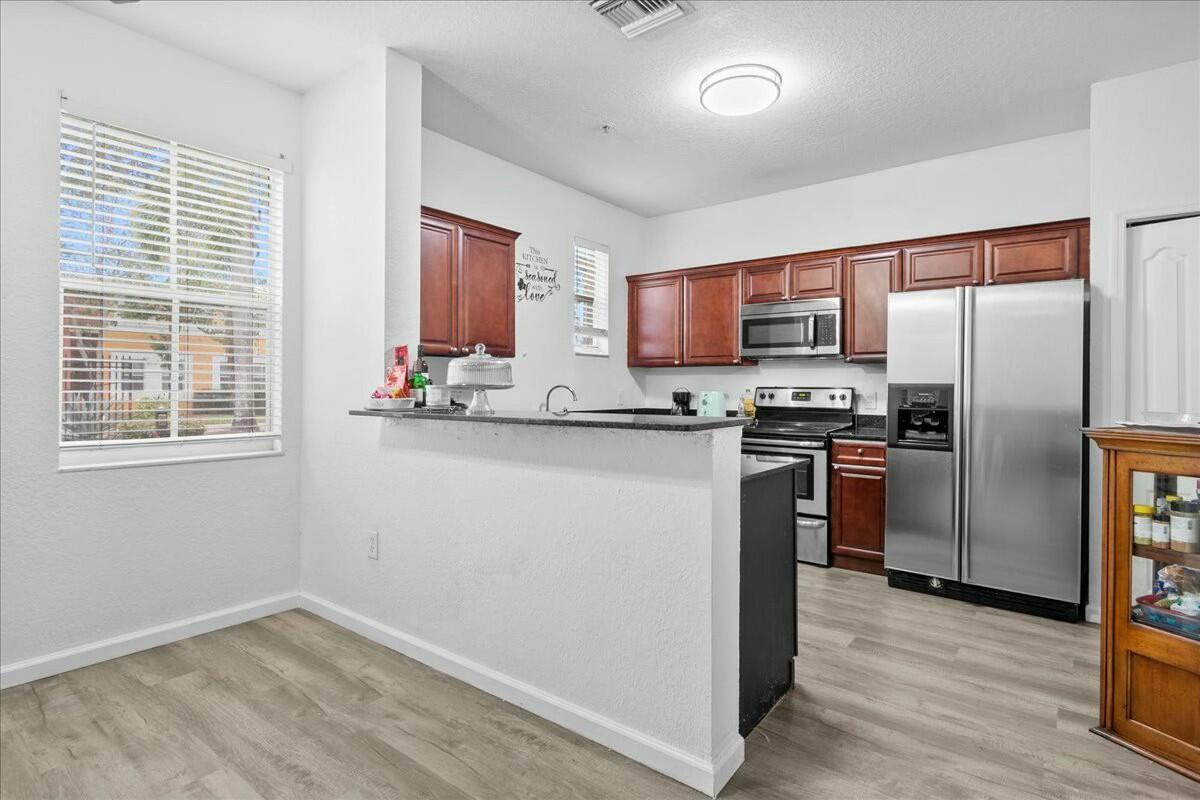 Building Photo - 1109 Shoma Dr