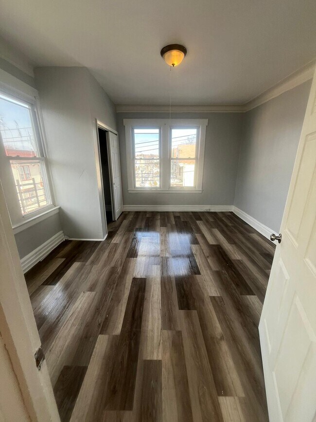 158 Maple Ave 3L - 161 Maple Ave