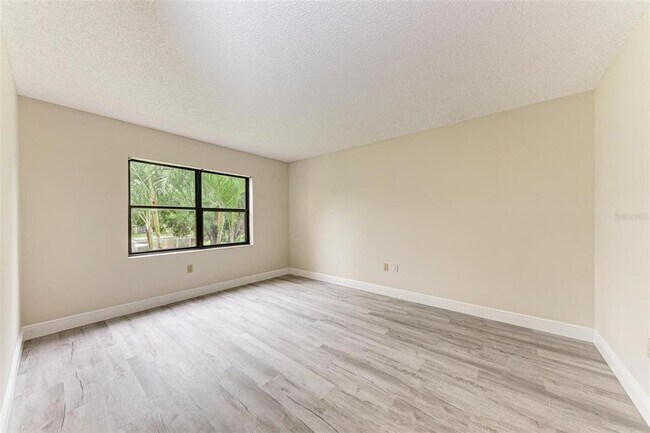 Building Photo - 425 30th Ave W