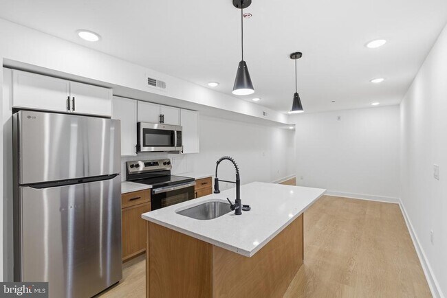 Building Photo - 863 N 43rd St