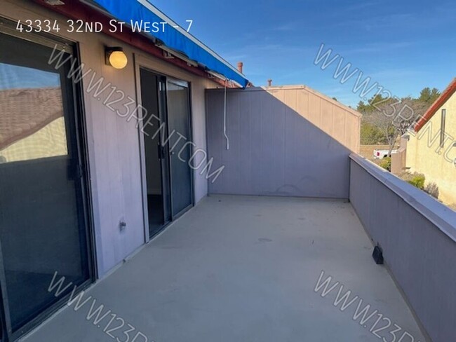 Building Photo - WEST LANCASTER 2BD/2BTH TOWNHOUSE W/ BONUS...