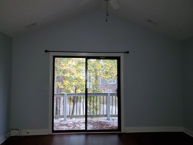 Building Photo - Beautiful contemporary home with high ceil...