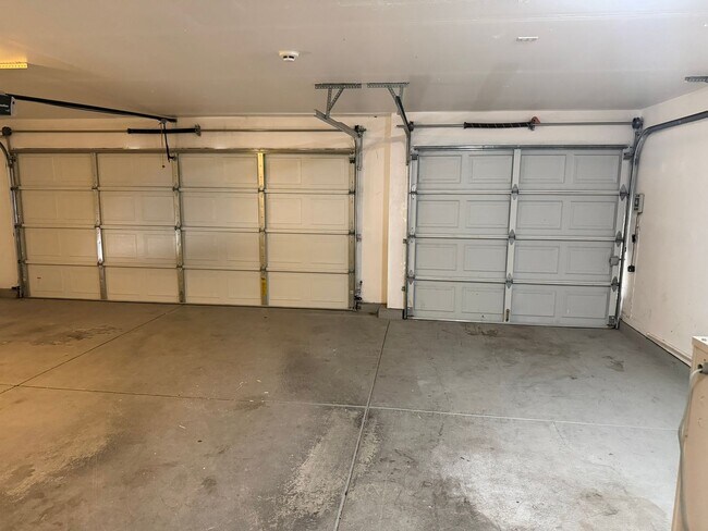 Building Photo - **PENDING** 4 Bedroom, 2 1/2 Bathroom Single Family Home In Antioch with Three Car Garage