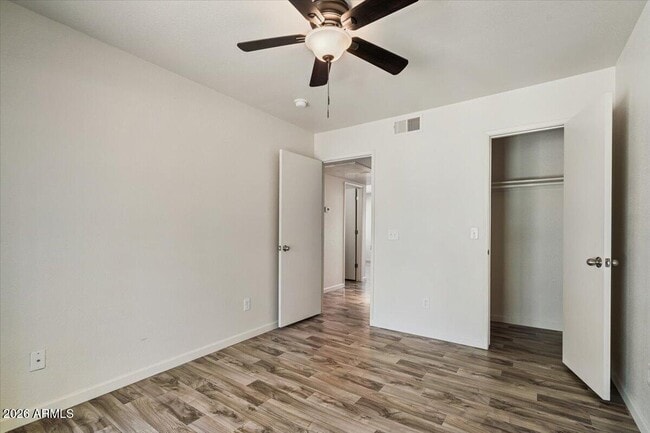 Building Photo - 1346 E Mountain View Rd