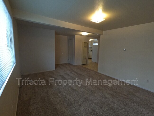 Building Photo - 417 N Hollywood St