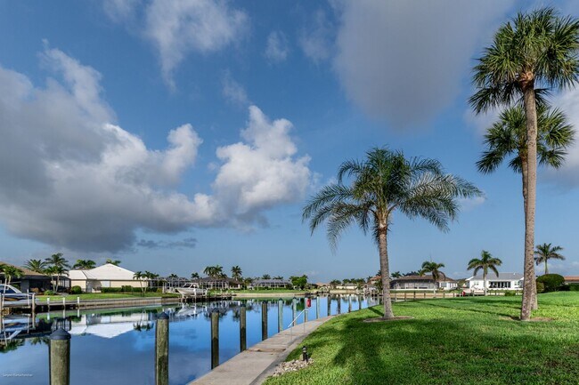 Building Photo - CLOSE DOWNTOWN PUNTA GORDA. GROUND FLOOR U...