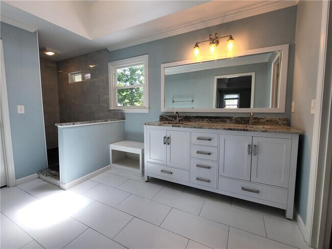 Building Photo - 2551 Tanager Ct NE