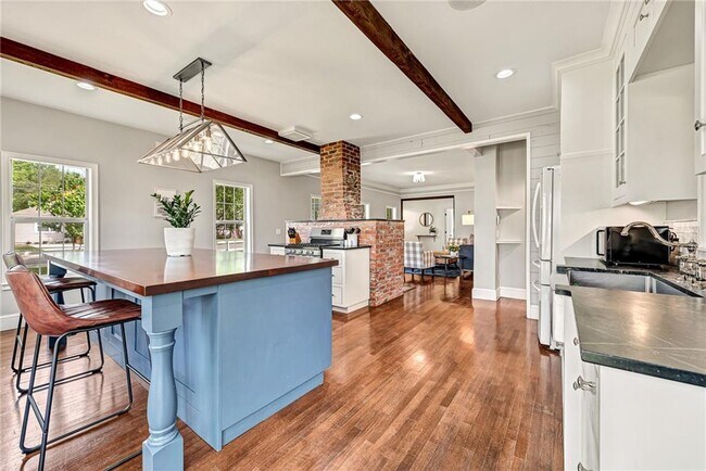 Building Photo - 801 NW C St