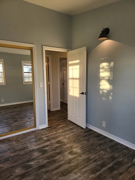 Building Photo - 150 Huntley Ave