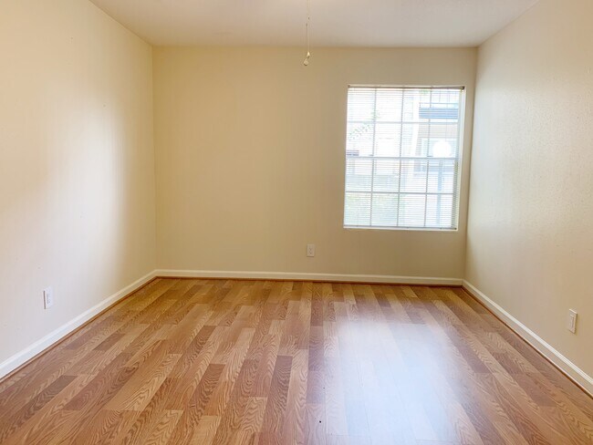Building Photo - 5550 N Braeswood Blvd