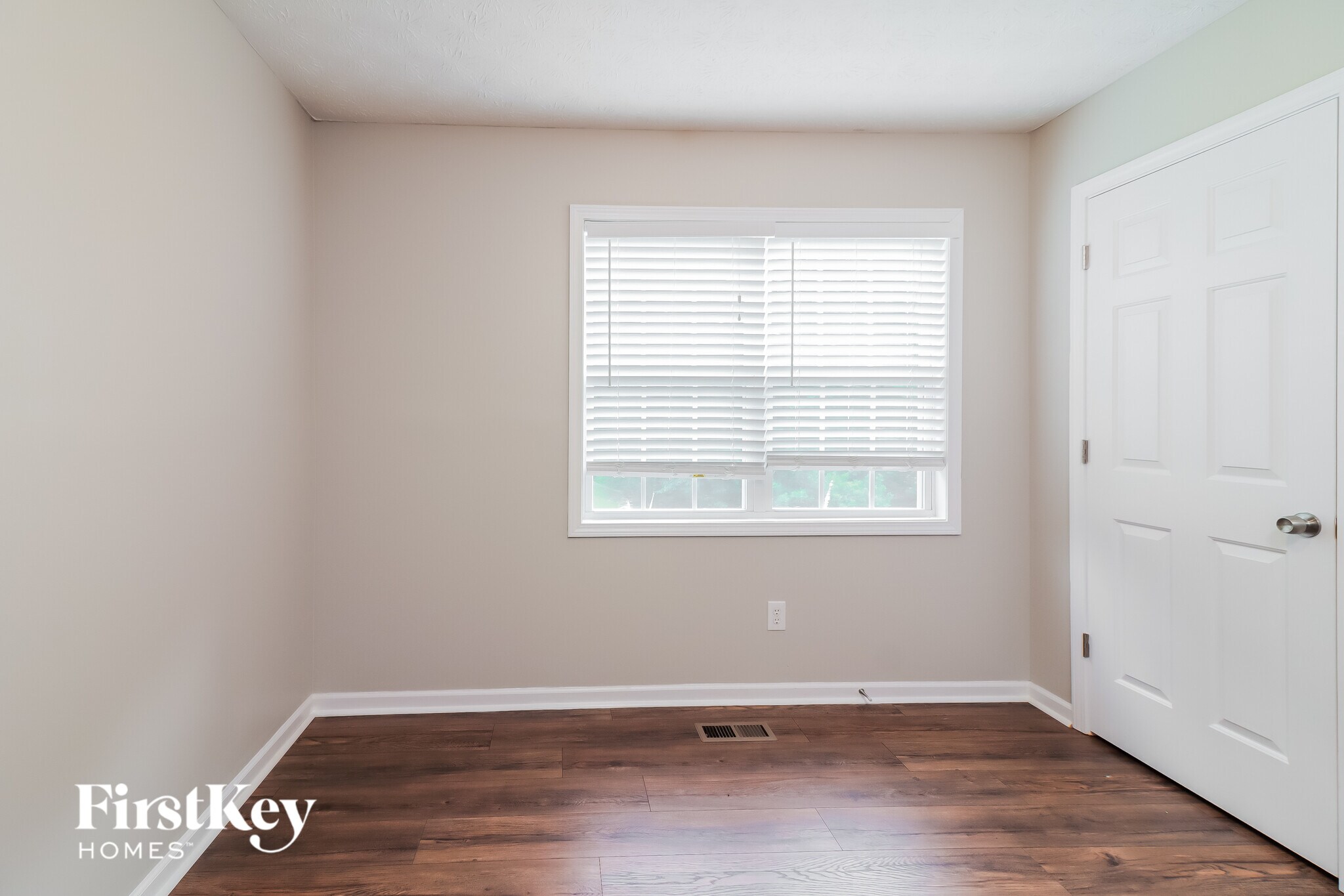 Building Photo - 358 Farm Brook Ln