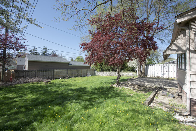 Building Photo - 5976 Hodgman Dr