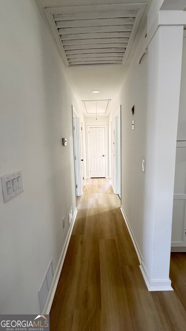 Building Photo - 723 Sheffield Rd