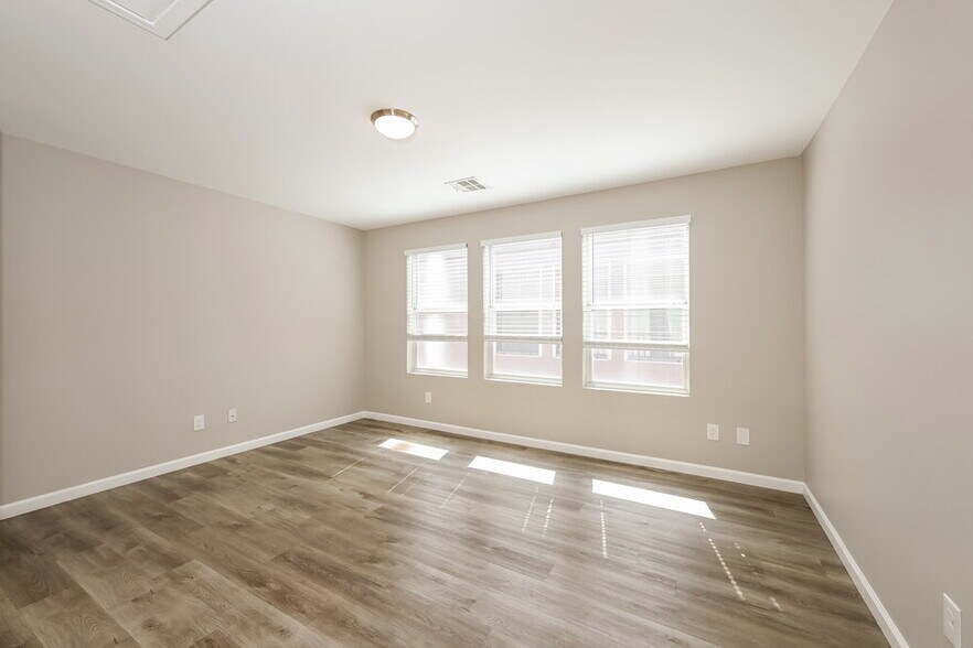 Building Photo - 9931 Morpeth St