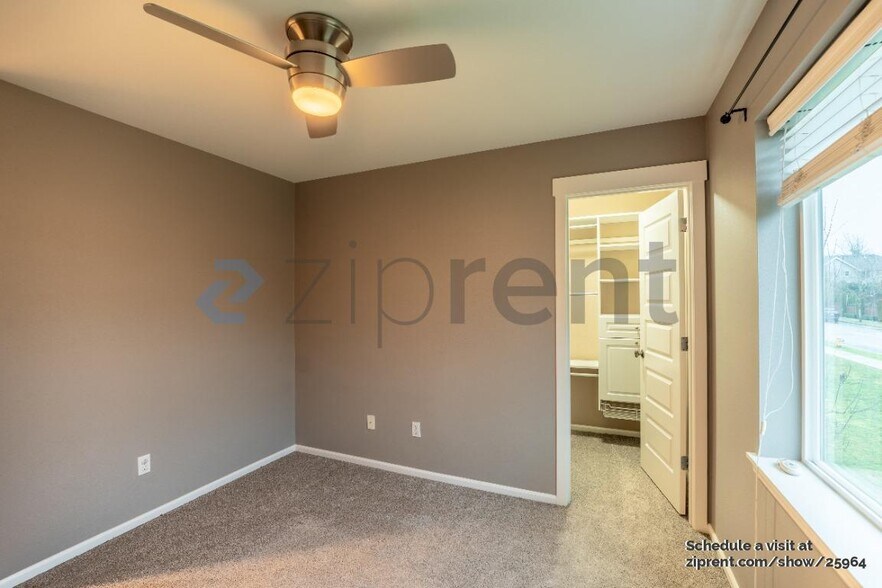 Building Photo - Unit