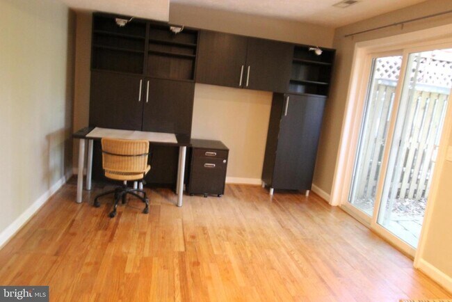 Building Photo - 6055 Meyers Landing Ct