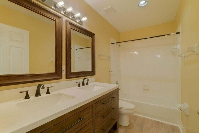 Building Photo - 7227 Chesapeake Cir