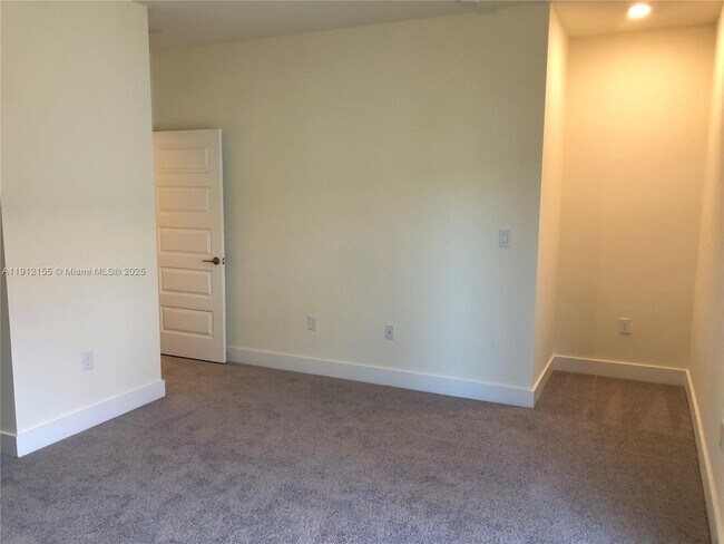 Building Photo - 4757 NW 83rd Pkwy