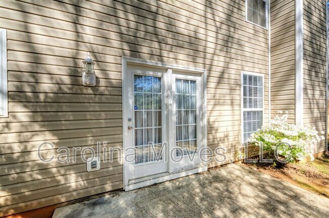 Building Photo - 823 Terrace Creek Dr