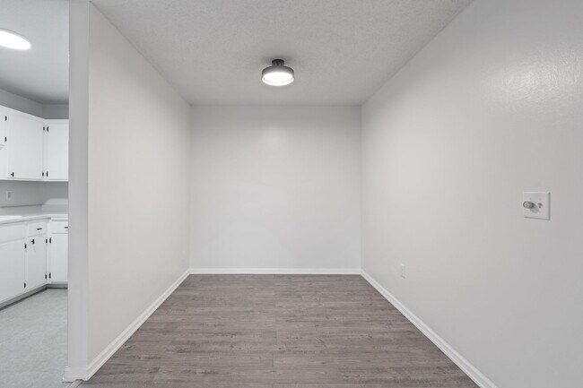 Building Photo - 3200 Virginia Ave S