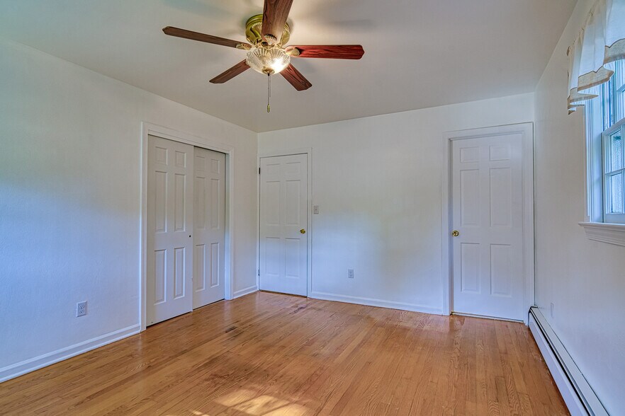 Building Photo - 21 Bayview Dr