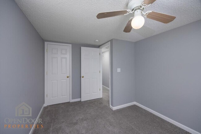 Building Photo - 530 S 71st St