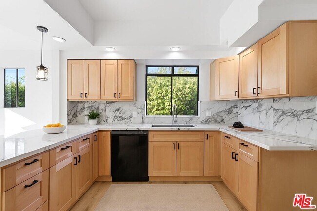 Building Photo - 641 N Martel Ave